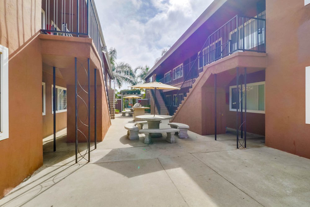 Virtual tour photo 6 of 31 for 2212 1/2 Grand Ave