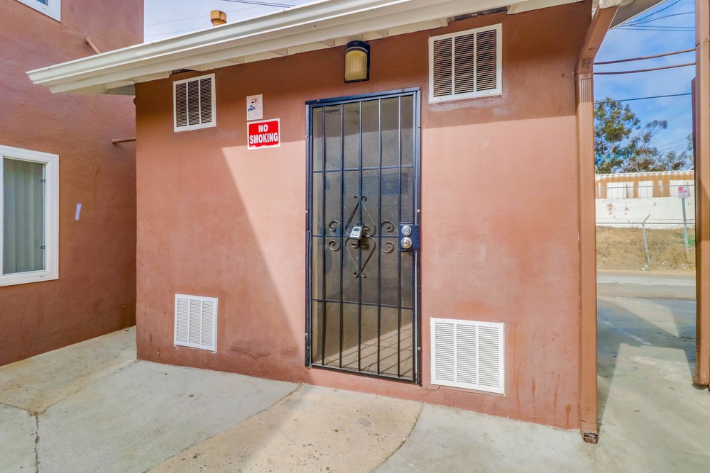 Virtual tour photo 31 of 31 for 2212 1/2 Grand Ave