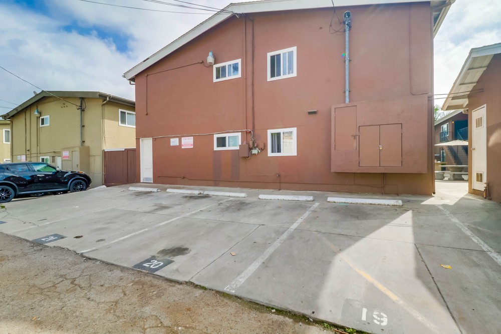 Virtual tour photo 32 of 31 for 2212 1/2 Grand Ave