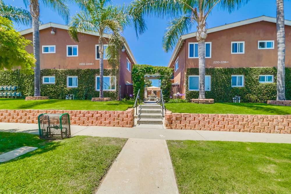 Virtual tour photo 1 of 29 for 2214 1/2 Grand Ave