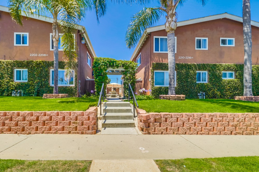 Virtual tour photo 3 of 29 for 2214 1/2 Grand Ave