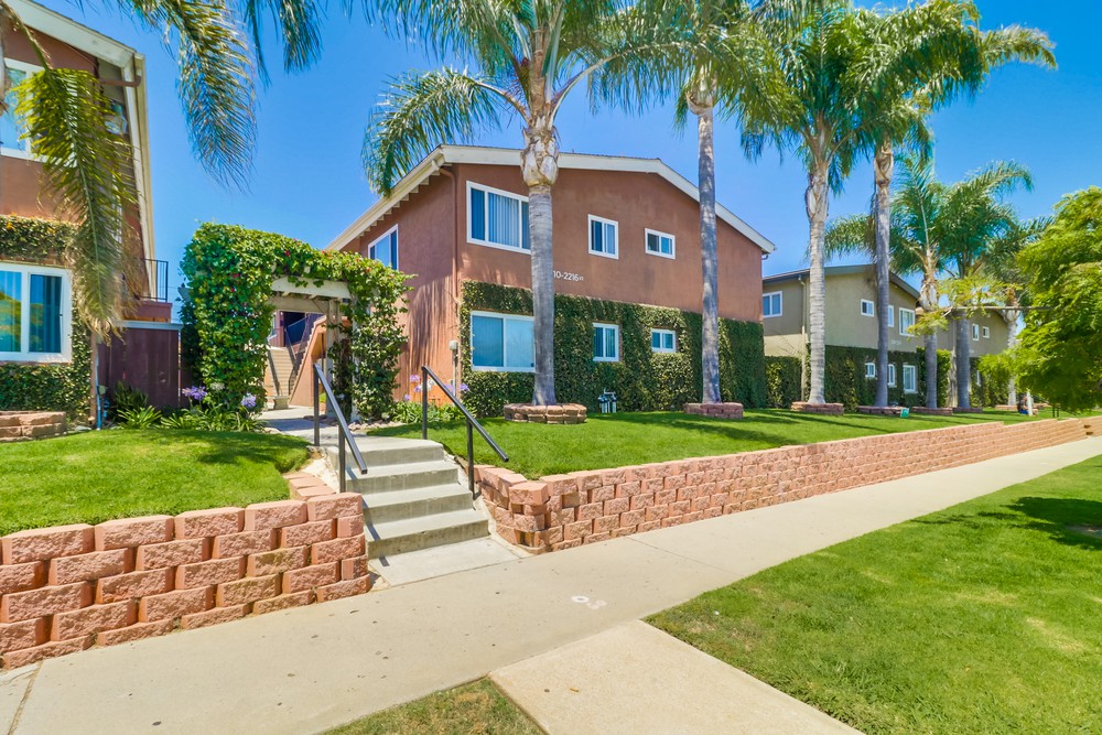 Virtual tour photo 4 of 29 for 2214 1/2 Grand Ave