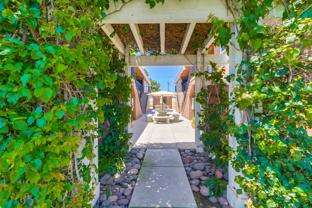Virtual tour photo 5 of 29 for 2214 1/2 Grand Ave