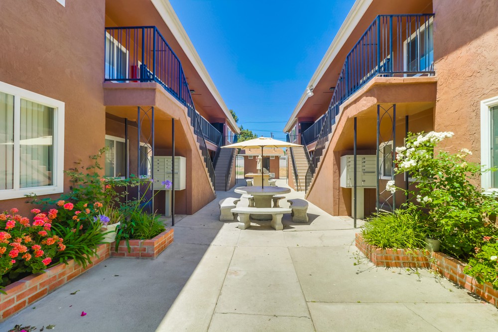Virtual tour photo 6 of 29 for 2214 1/2 Grand Ave