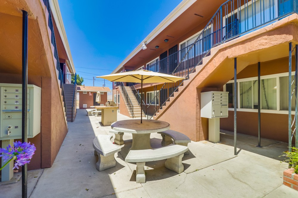 Virtual tour photo 7 of 29 for 2214 1/2 Grand Ave