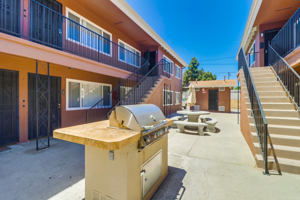Virtual tour photo 8 of 29 for 2214 1/2 Grand Ave