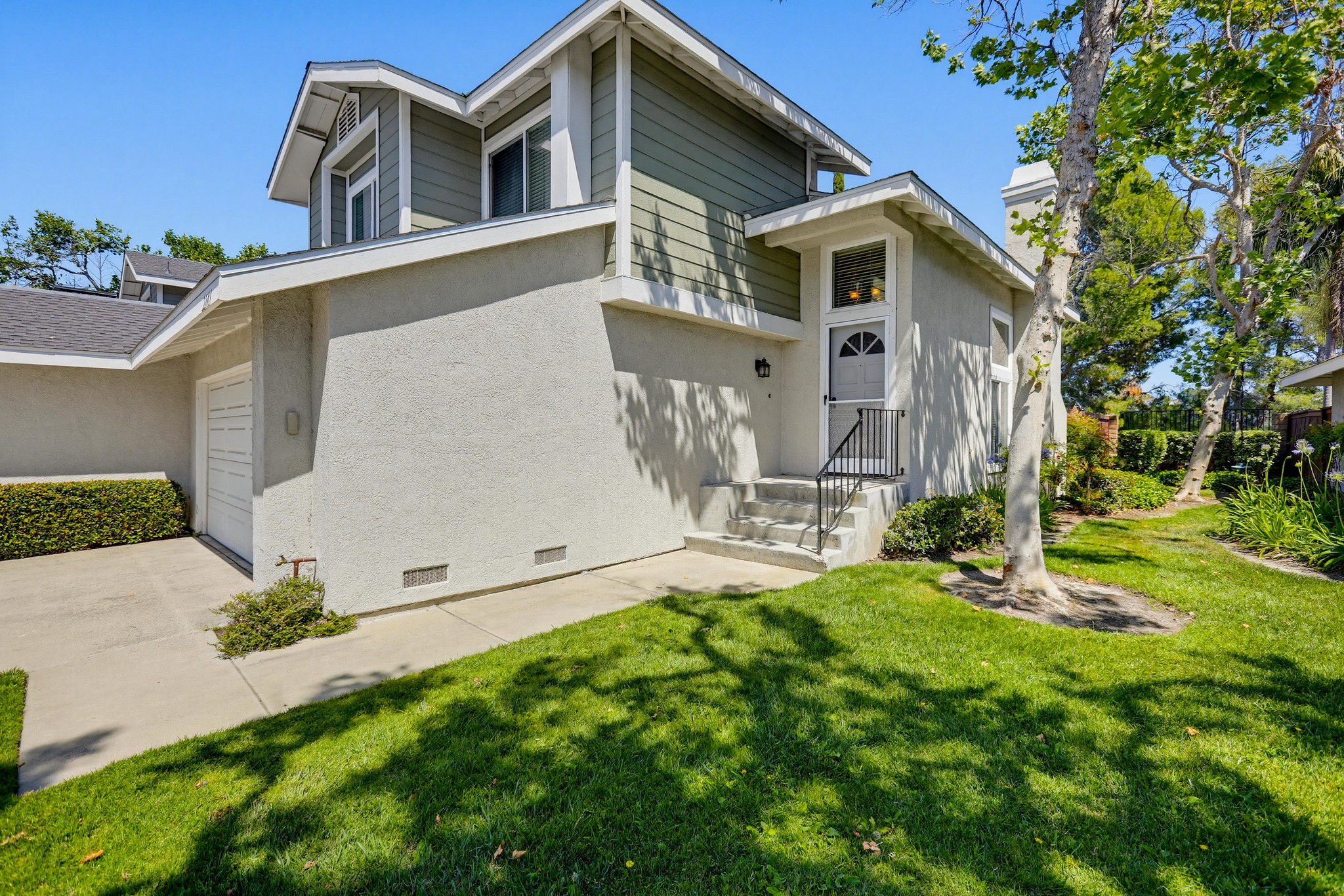 Virtual tour photo 3 of 76 for 22166 Summit Hill Dr #1