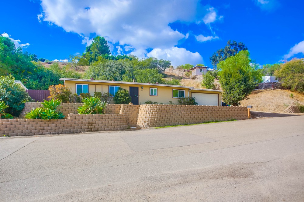 Virtual tour photo 1 of 52 for 2218 Bluebird St