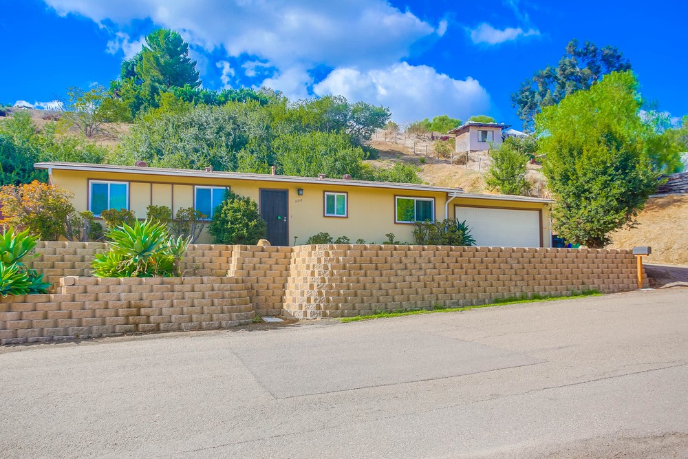 Virtual tour photo 3 of 52 for 2218 Bluebird St