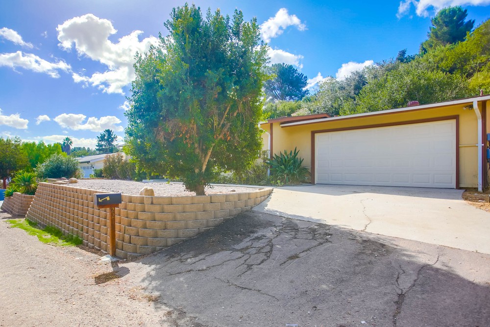 Virtual tour photo 4 of 52 for 2218 Bluebird St
