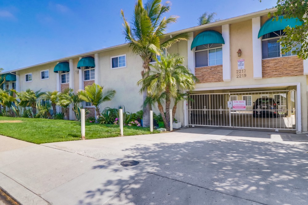 Virtual tour photo 3 of 20 for 2219 Burroughs St UNIT 19