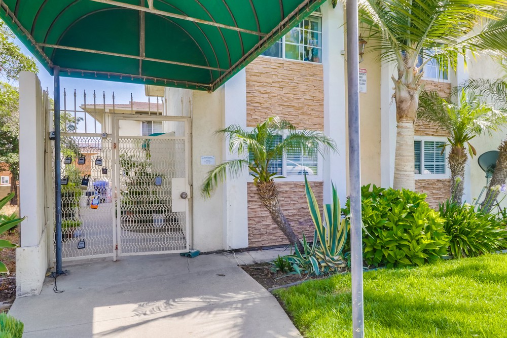 Virtual tour photo 4 of 20 for 2219 Burroughs St UNIT 19