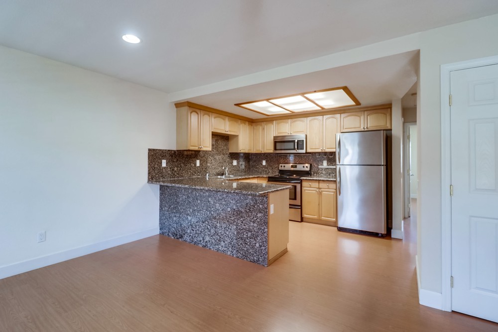 Virtual tour photo 7 of 20 for 2219 Burroughs St UNIT 19