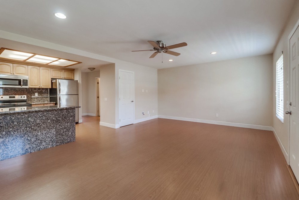 Virtual tour photo 8 of 20 for 2219 Burroughs St UNIT 19