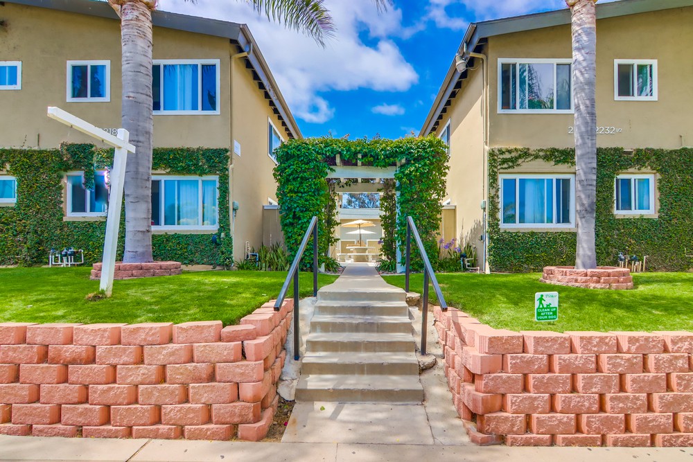 Virtual tour photo 4 of 29 for 2220 1/2 Grand Ave