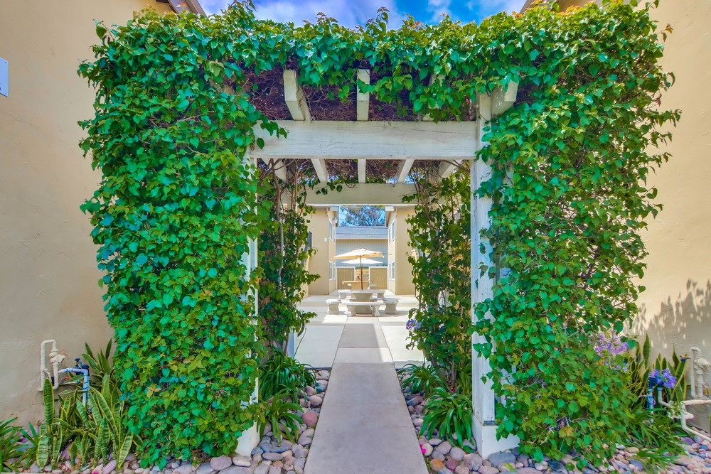 Virtual tour photo 5 of 29 for 2220 1/2 Grand Ave
