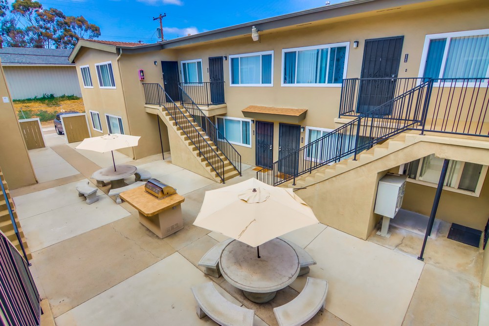 Virtual tour photo 10 of 29 for 2220 1/2 Grand Ave