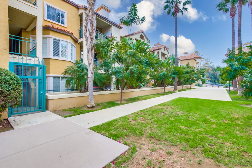Virtual tour photo 7 of 37 for 2220 Camino De La Reina #111