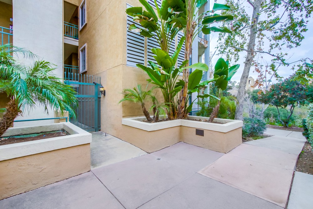 Virtual tour photo 8 of 37 for 2220 Camino De La Reina #111