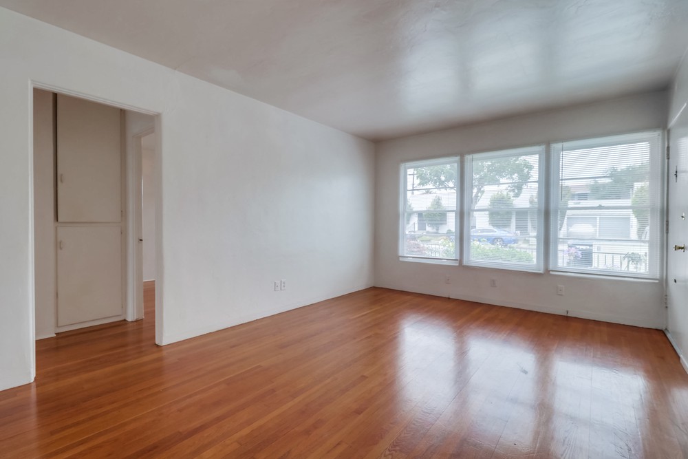 Virtual tour photo 6 of 21 for 2227 Meade Ave
