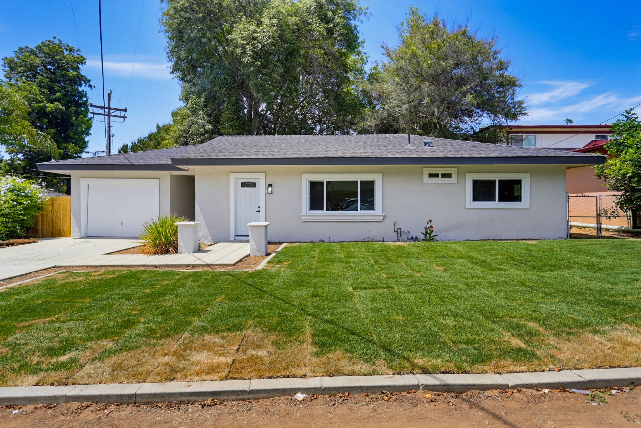 Virtual tour photo 1 of 35 for 223 Vista Glen Ln
