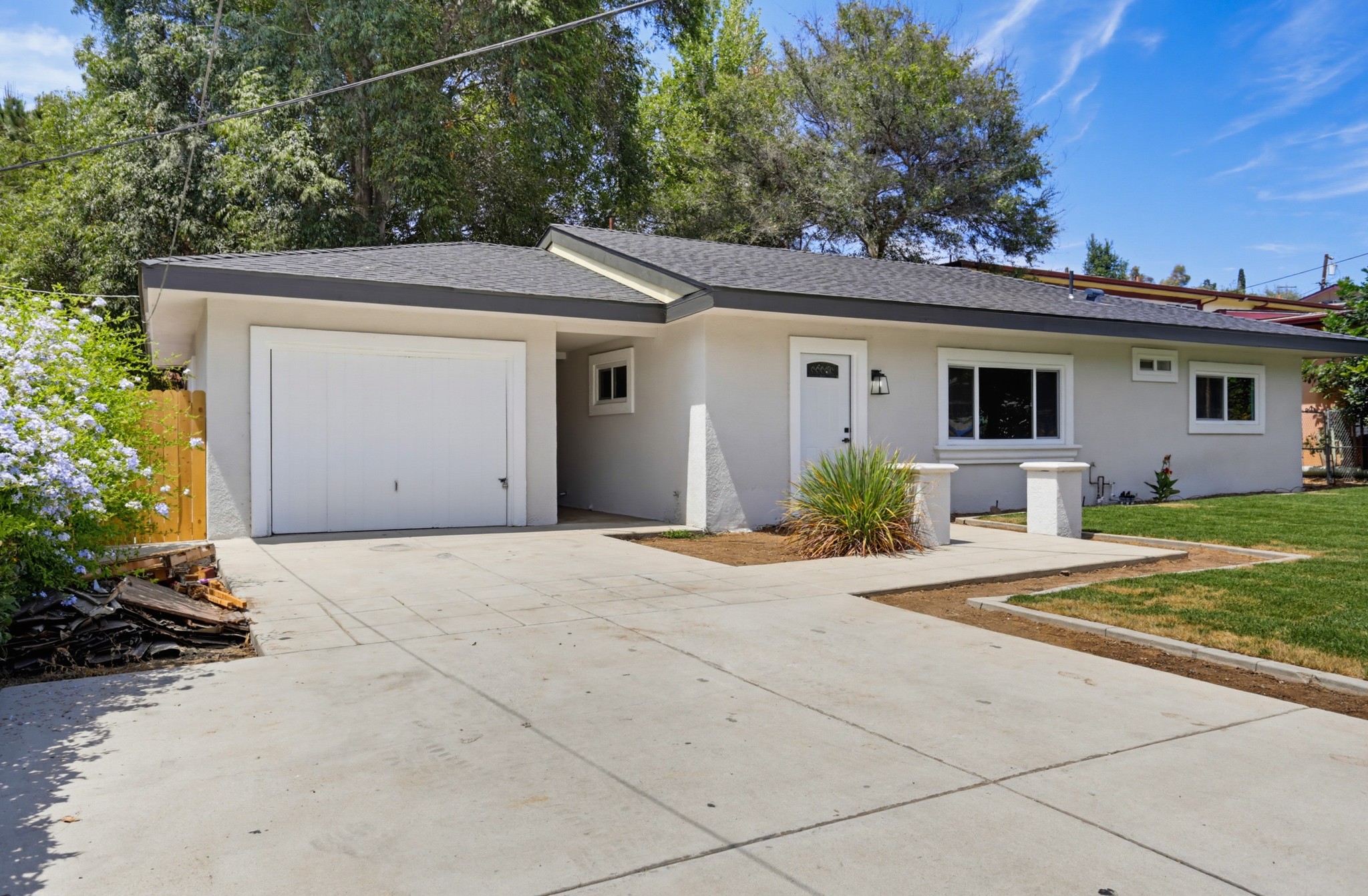 Virtual tour photo 3 of 35 for 223 Vista Glen Ln
