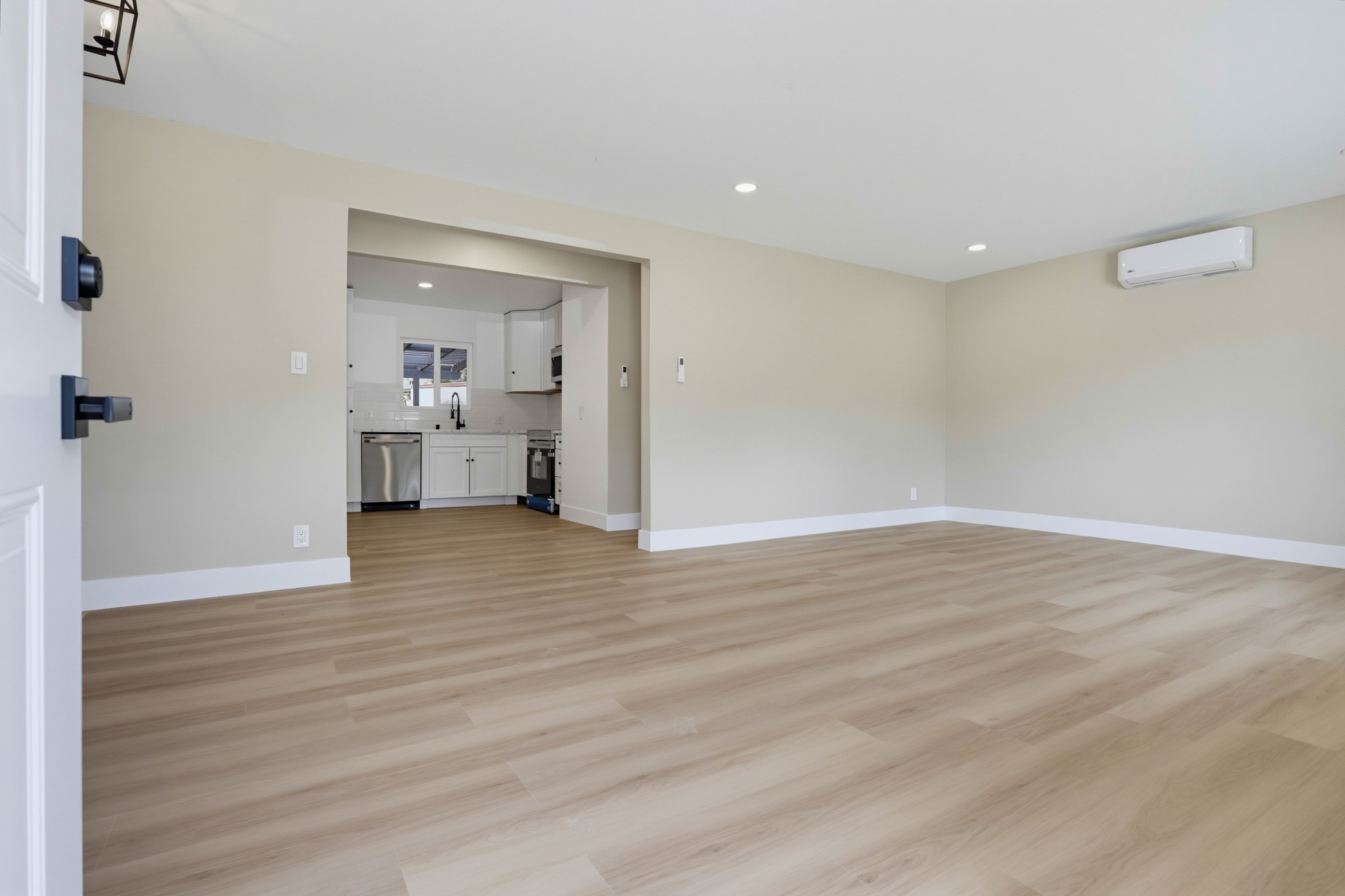 Virtual tour photo 5 of 35 for 223 Vista Glen Ln