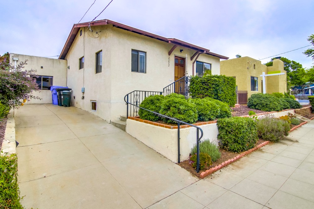 Virtual tour photo 3 of 80 for 2232 Dwight St