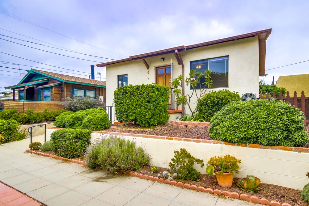 Virtual tour photo 4 of 80 for 2232 Dwight St