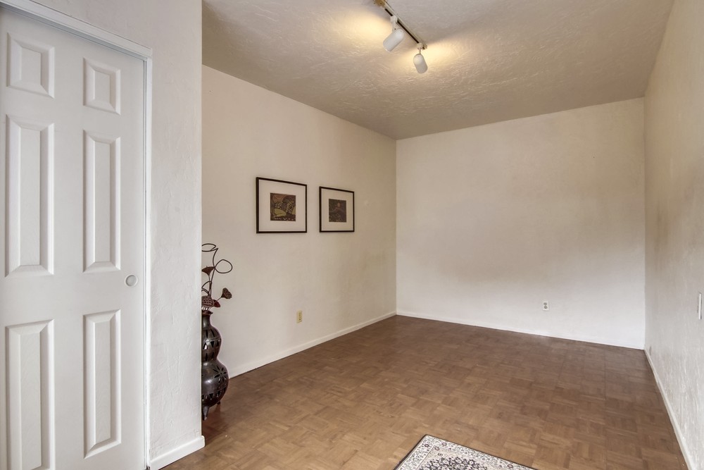 Virtual tour photo 61 of 80 for 2232 Dwight St