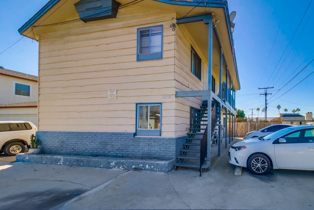 Virtual tour photo 5 of 12 for 2235 Meade Ave