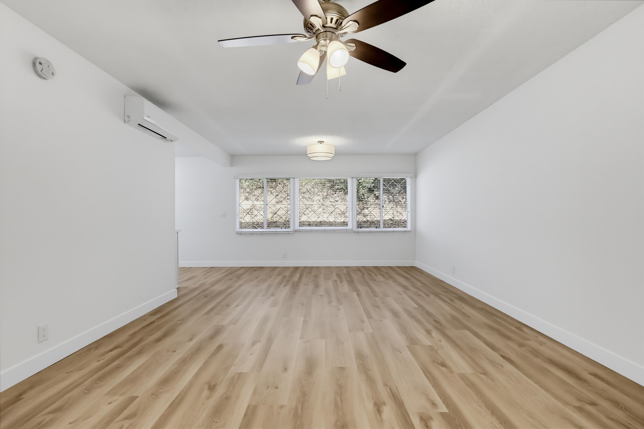 Virtual tour photo 7 of 41 for 2235 W 26th Pl