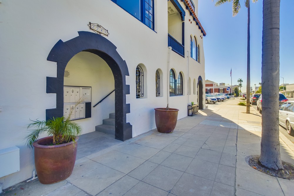 Virtual tour photo 6 of 66 for 2241 4th Ave