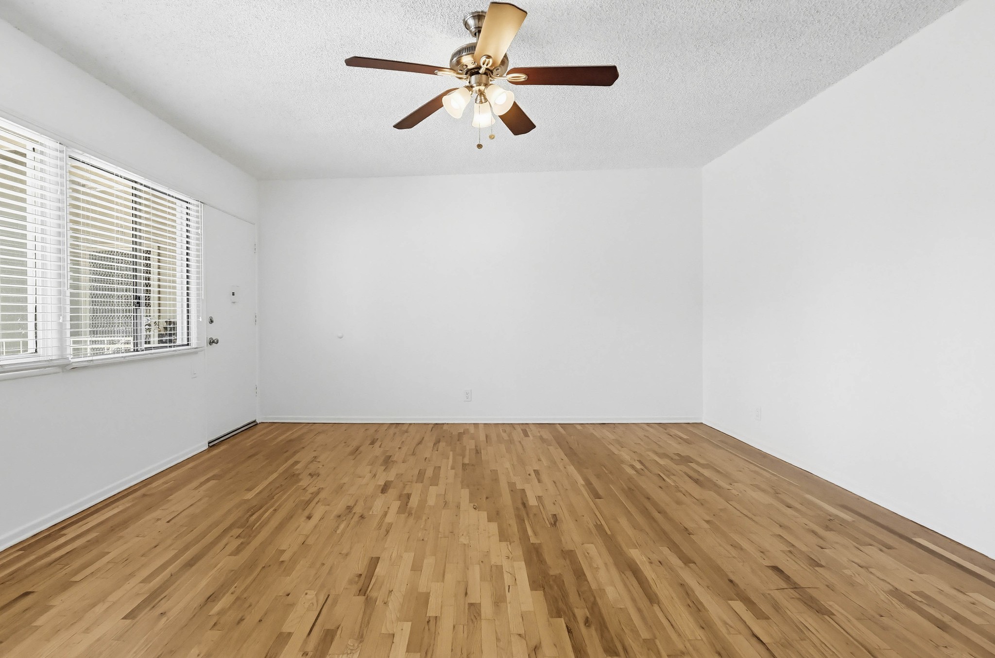 Virtual tour photo 13 of 51 for 2245 W 26th Pl #07