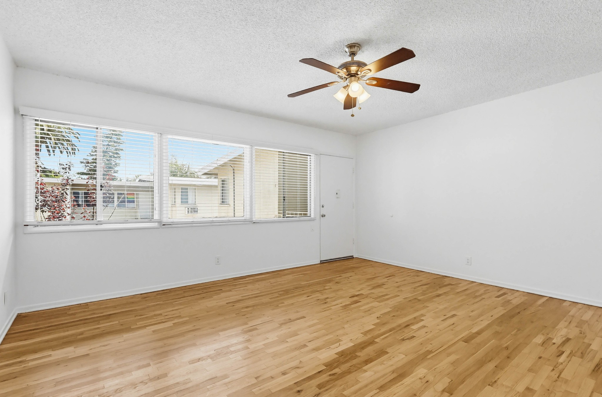 Virtual tour photo 14 of 51 for 2245 W 26th Pl #07
