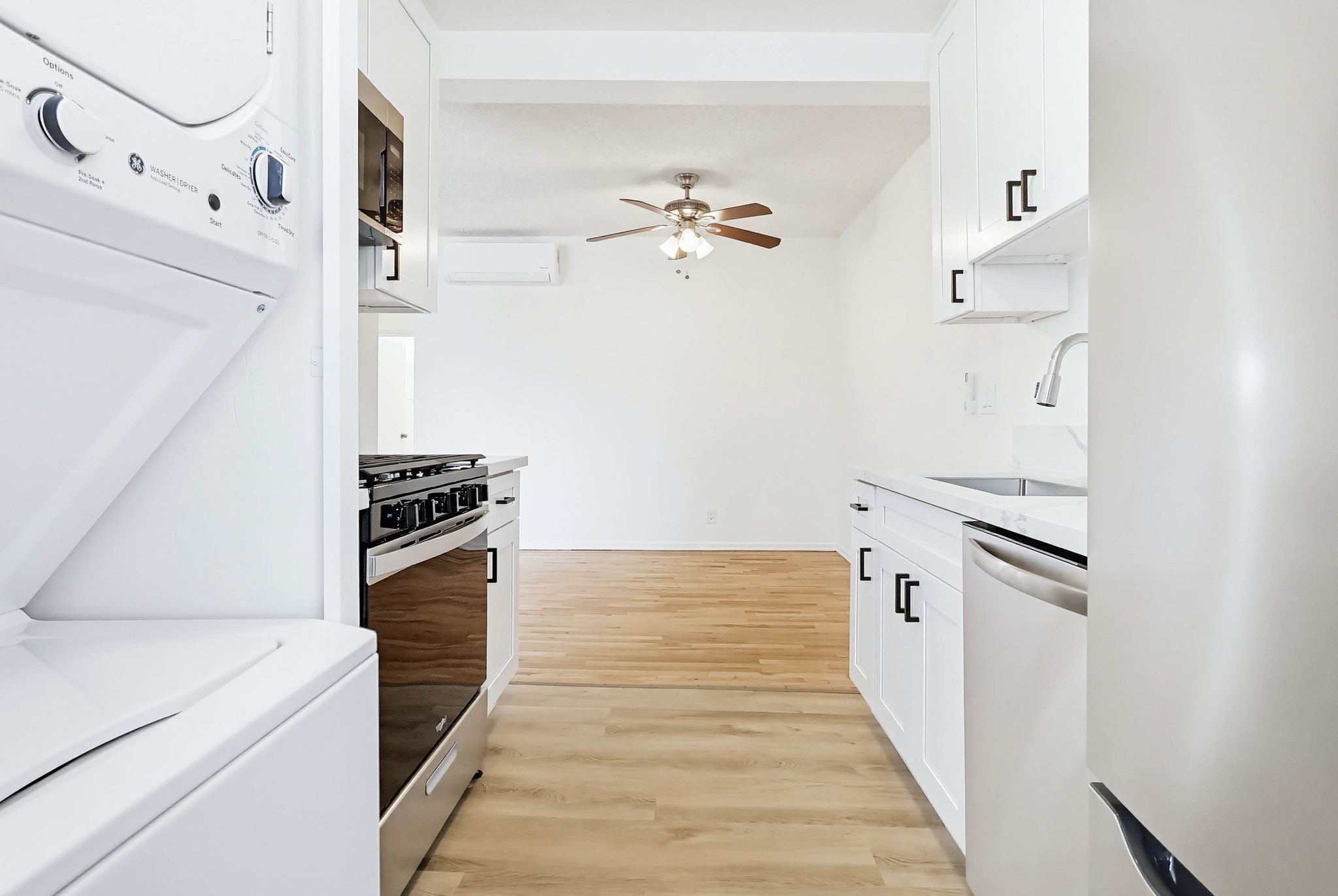 Virtual tour photo 27 of 51 for 2245 W 26th Pl #07