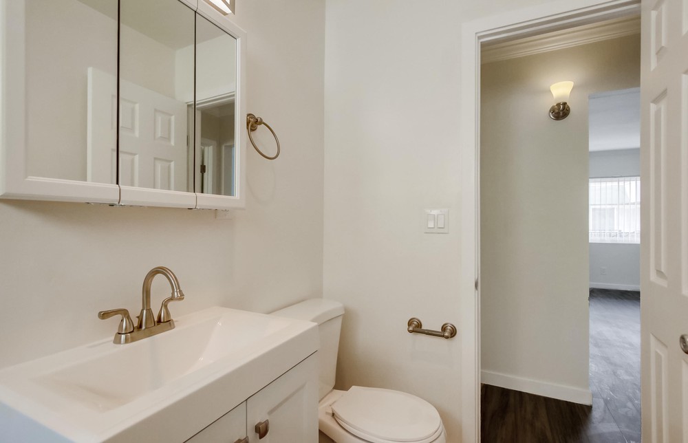 Virtual tour photo 20 of 21 for 2246 1/2 Grand Ave