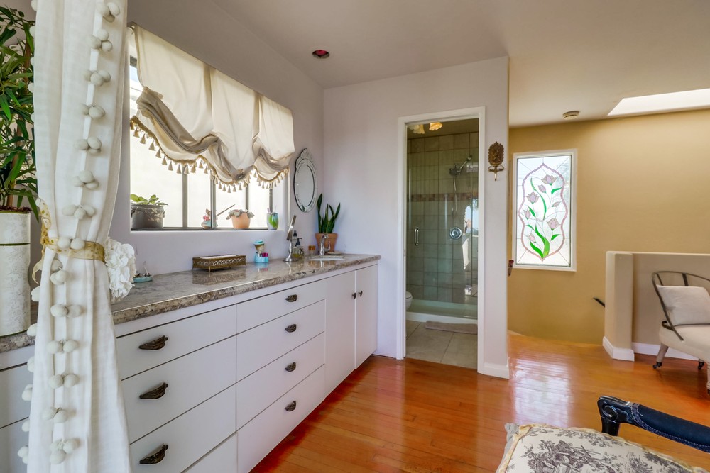 Virtual tour photo 29 of 60 for 2246 Bolinas St