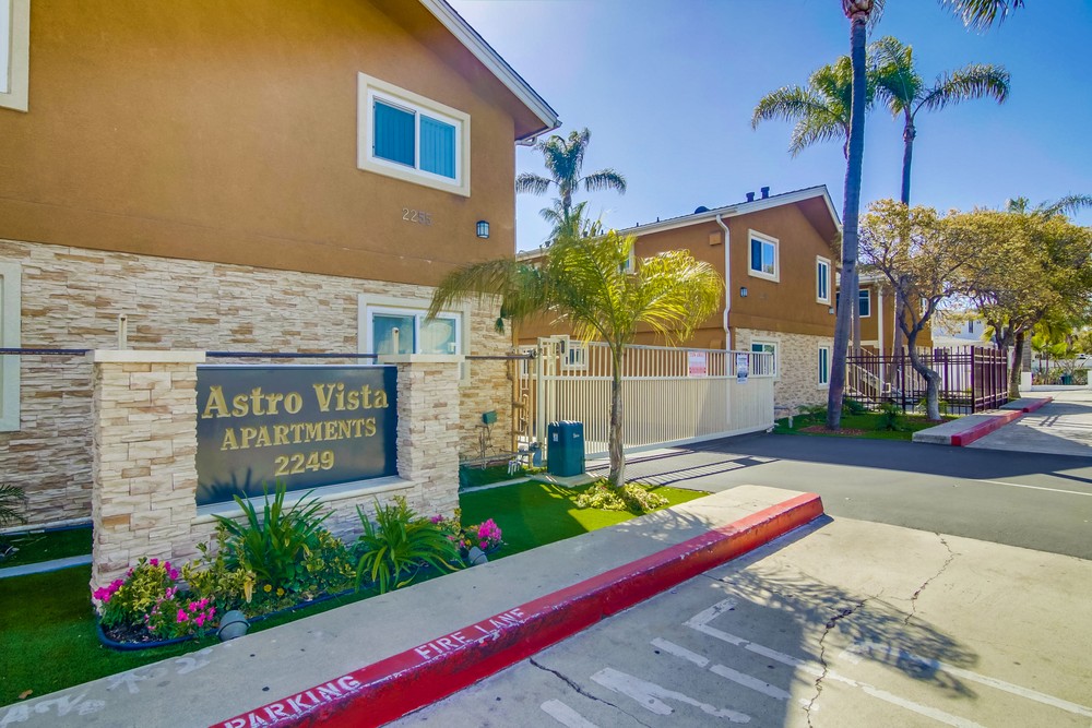 Virtual tour photo 4 of 37 for 2249 Ulric St