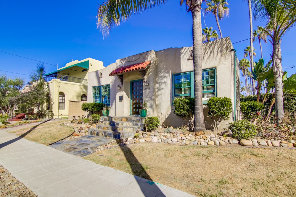 Virtual tour photo 3 of 55 for 2252 Cliff St