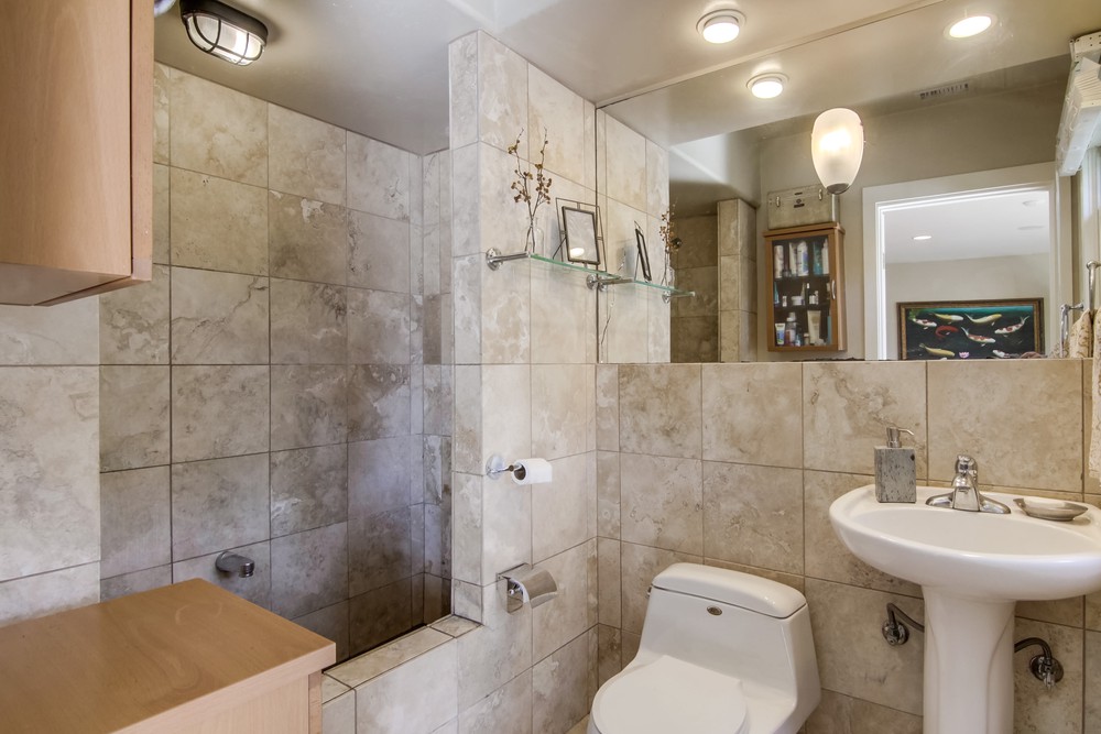Virtual tour photo 37 of 55 for 2252 Cliff St