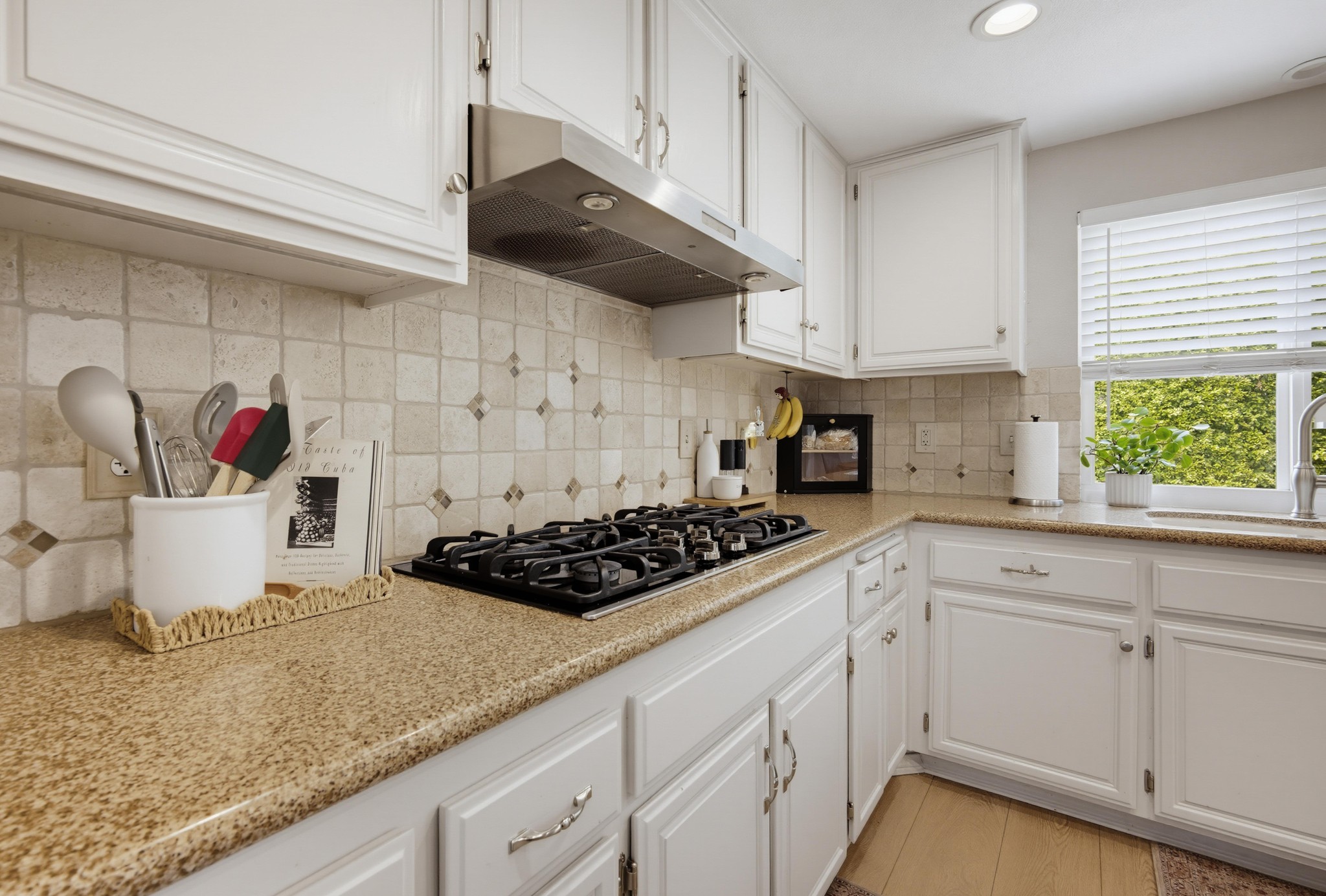 Virtual tour photo 15 of 67 for 2253 Jasmine Ave