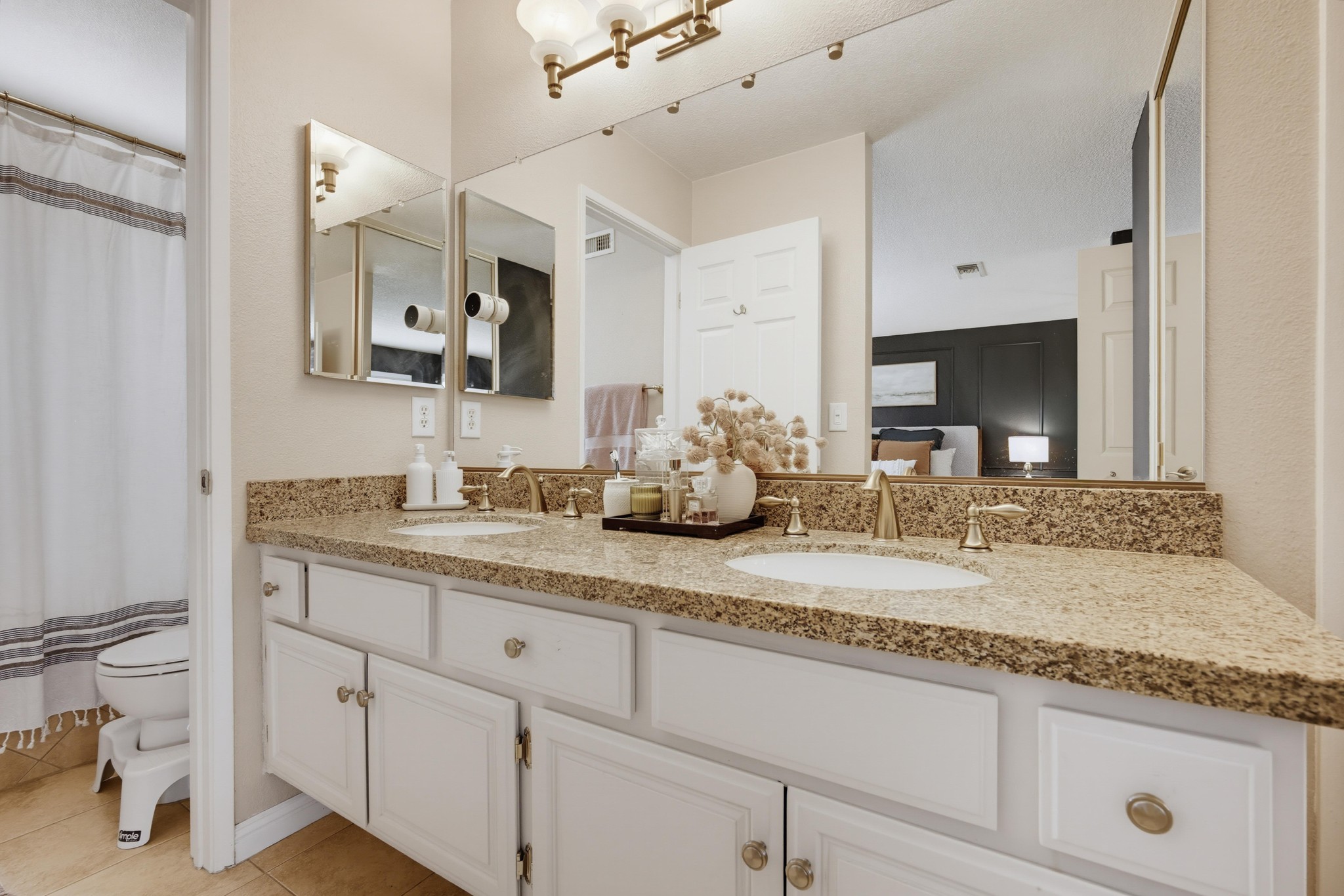 Virtual tour photo 33 of 67 for 2253 Jasmine Ave