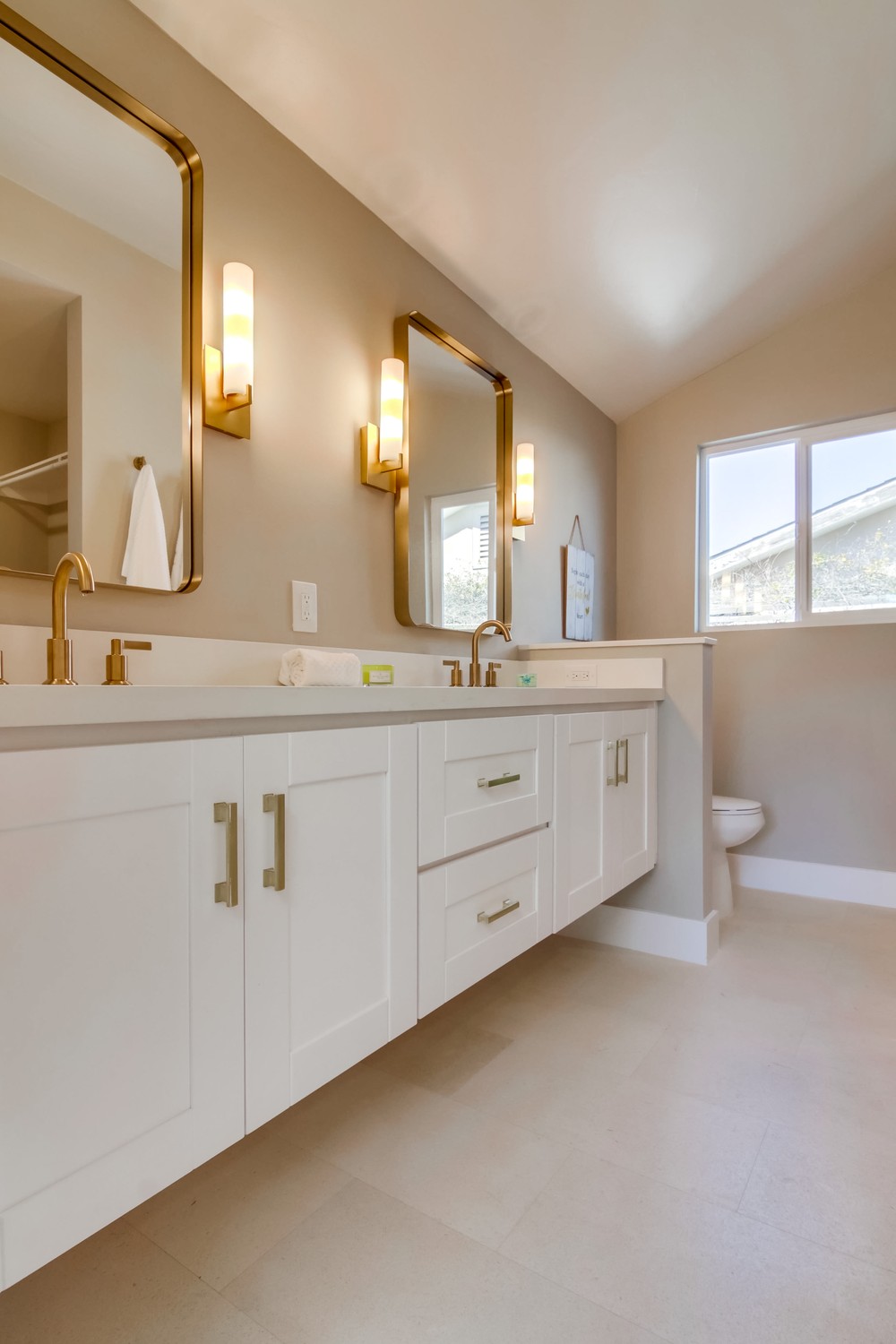 Virtual tour photo 69 of 73 for 2257 Tokalon St