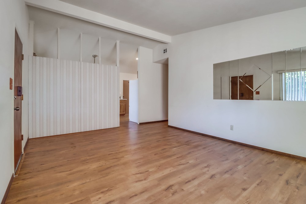 Virtual tour photo 10 of 54 for 2263 Hemlock Ave