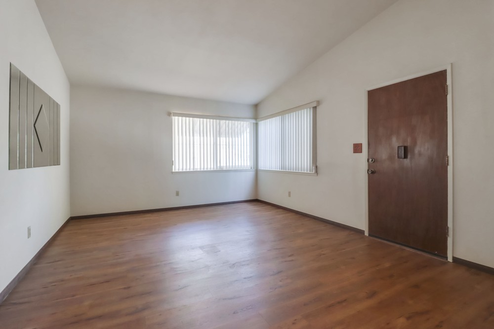 Virtual tour photo 11 of 54 for 2263 Hemlock Ave