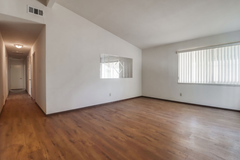 Virtual tour photo 13 of 54 for 2263 Hemlock Ave