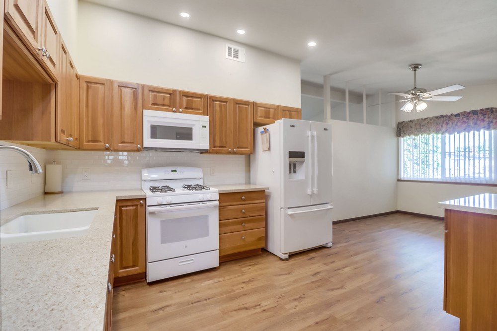 Virtual tour photo 15 of 54 for 2263 Hemlock Ave