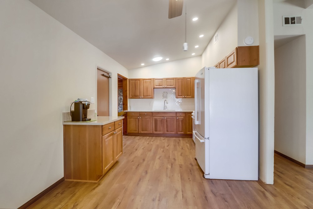 Virtual tour photo 18 of 54 for 2263 Hemlock Ave