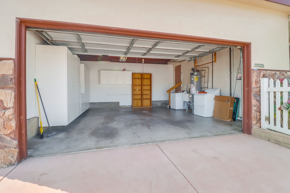 Virtual tour photo 42 of 54 for 2263 Hemlock Ave